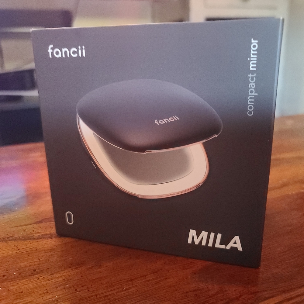 Fancii Mila black lighted compact mirror